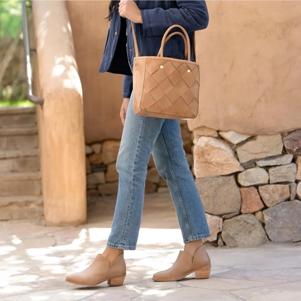 Nisolo  Everyday Leather Ankle Bootie Almond Size 7